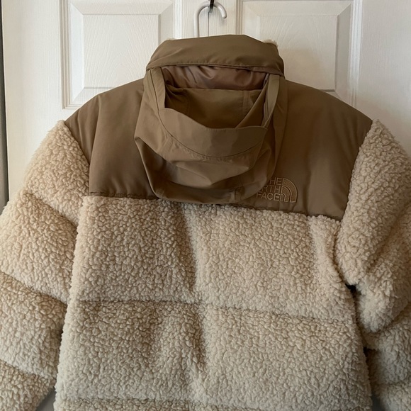The North Face Nuptse Sherpa Puffer Jacket - Picture 9 of 11